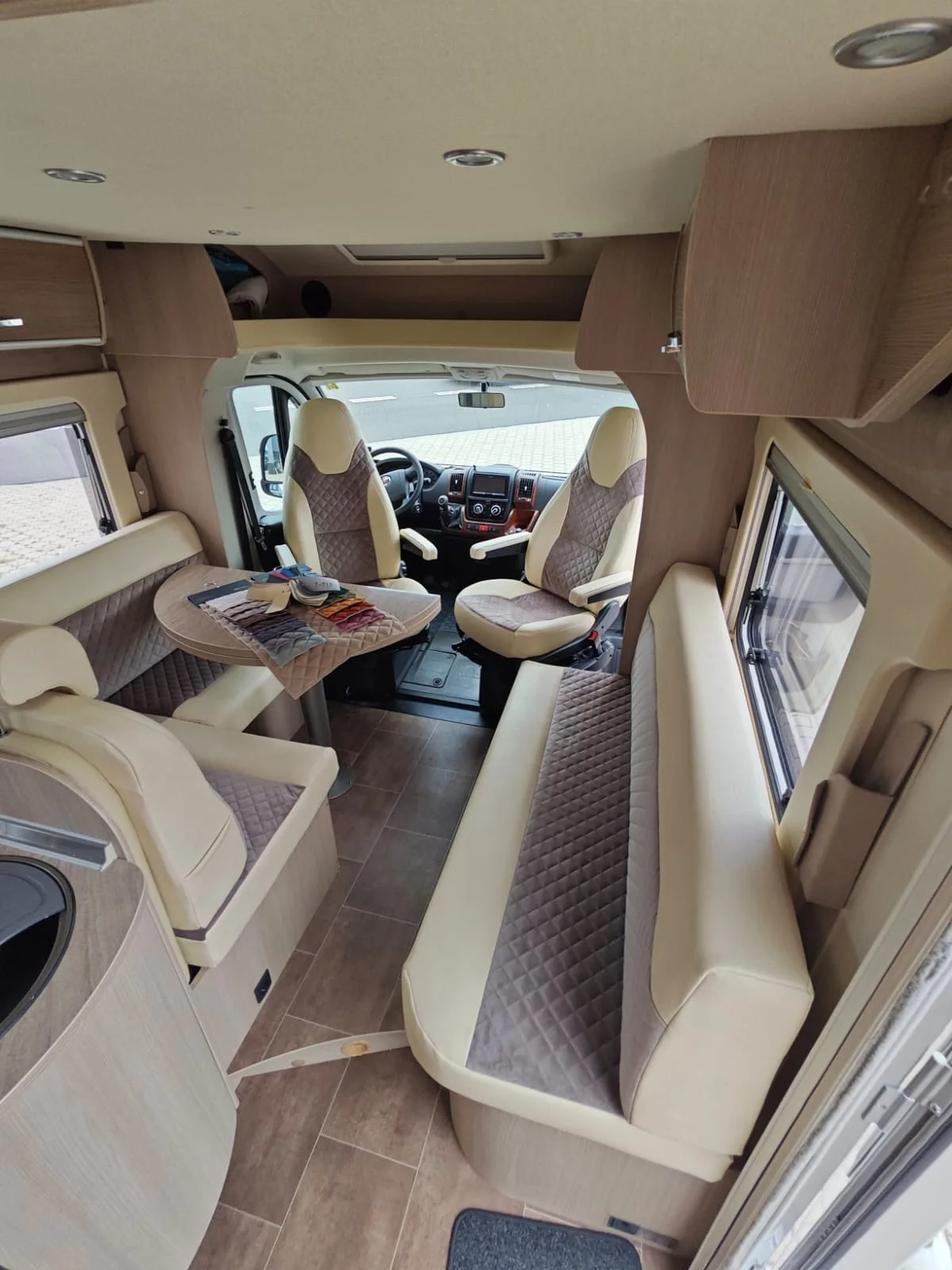 Bekleding van zitplaatsen in een camper
