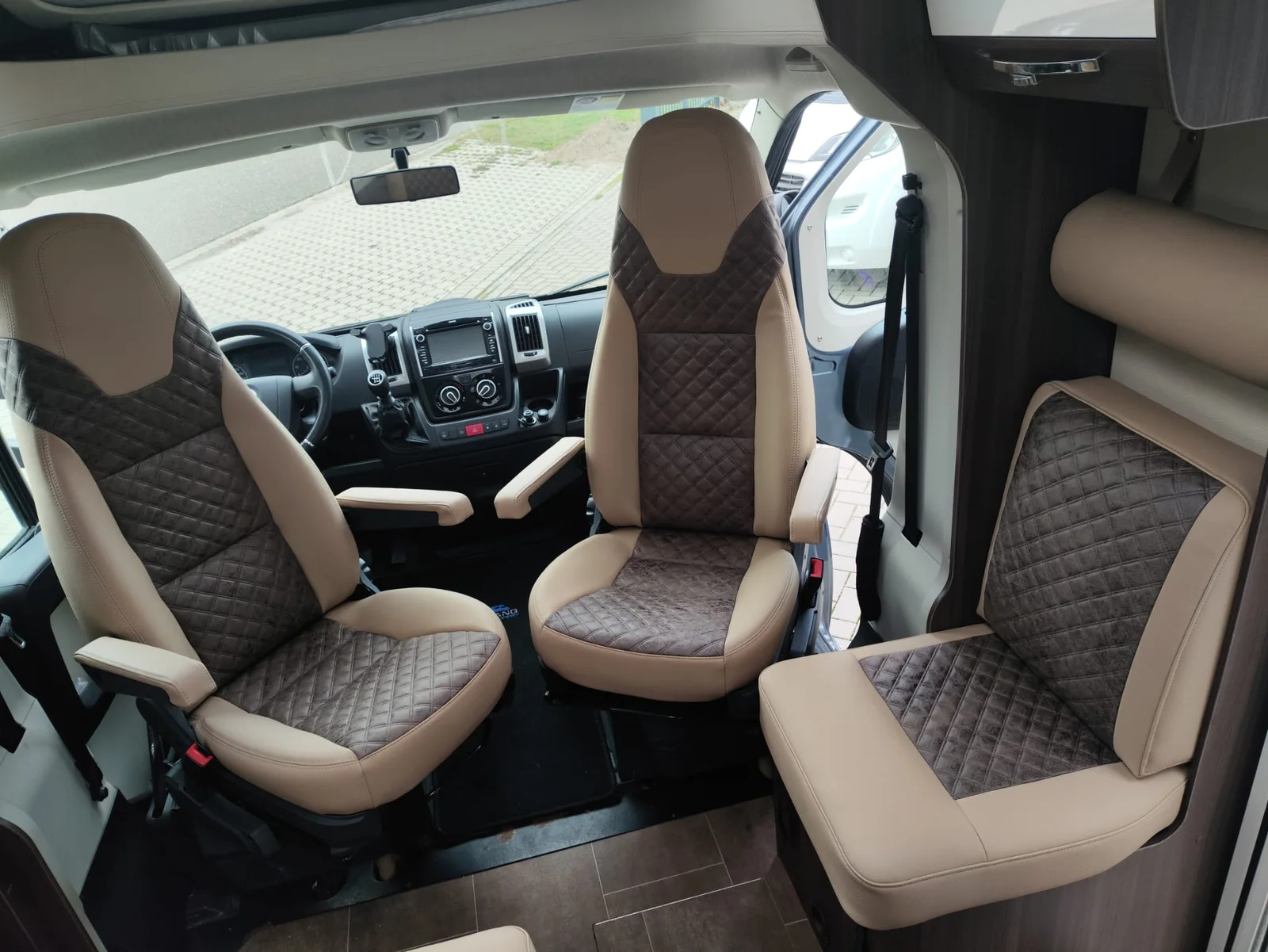 Bekleding van zitplaatsen in een camper