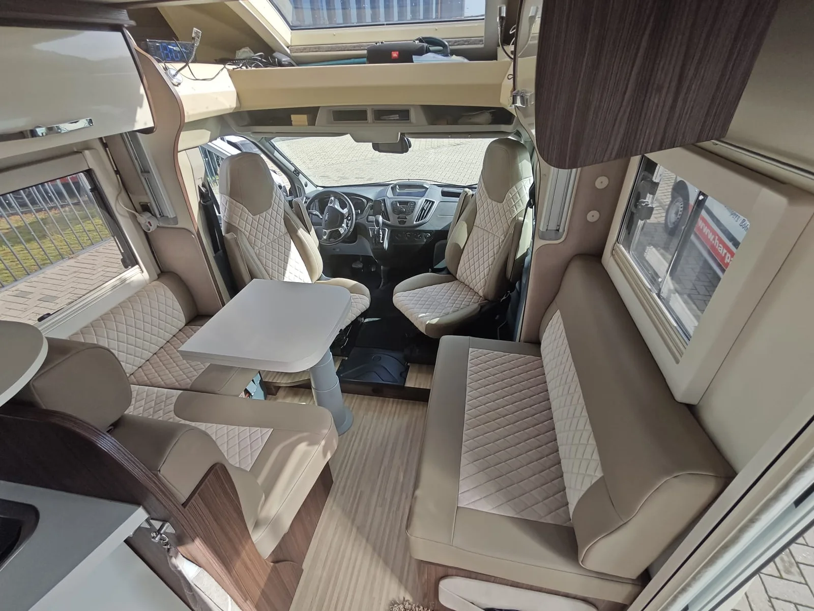 Bekleding van zitplaatsen in een camper