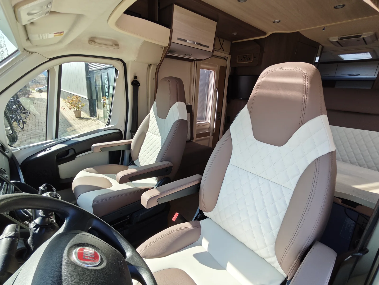Bekleding van zitplaatsen in een camper