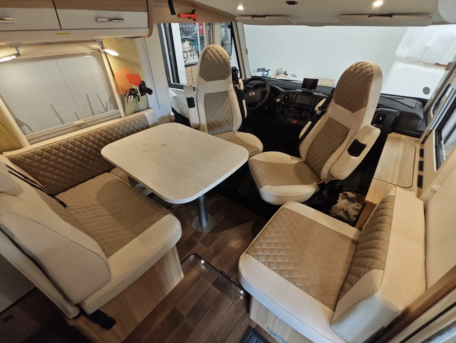 Bekleding van zitplaatsen in een camper