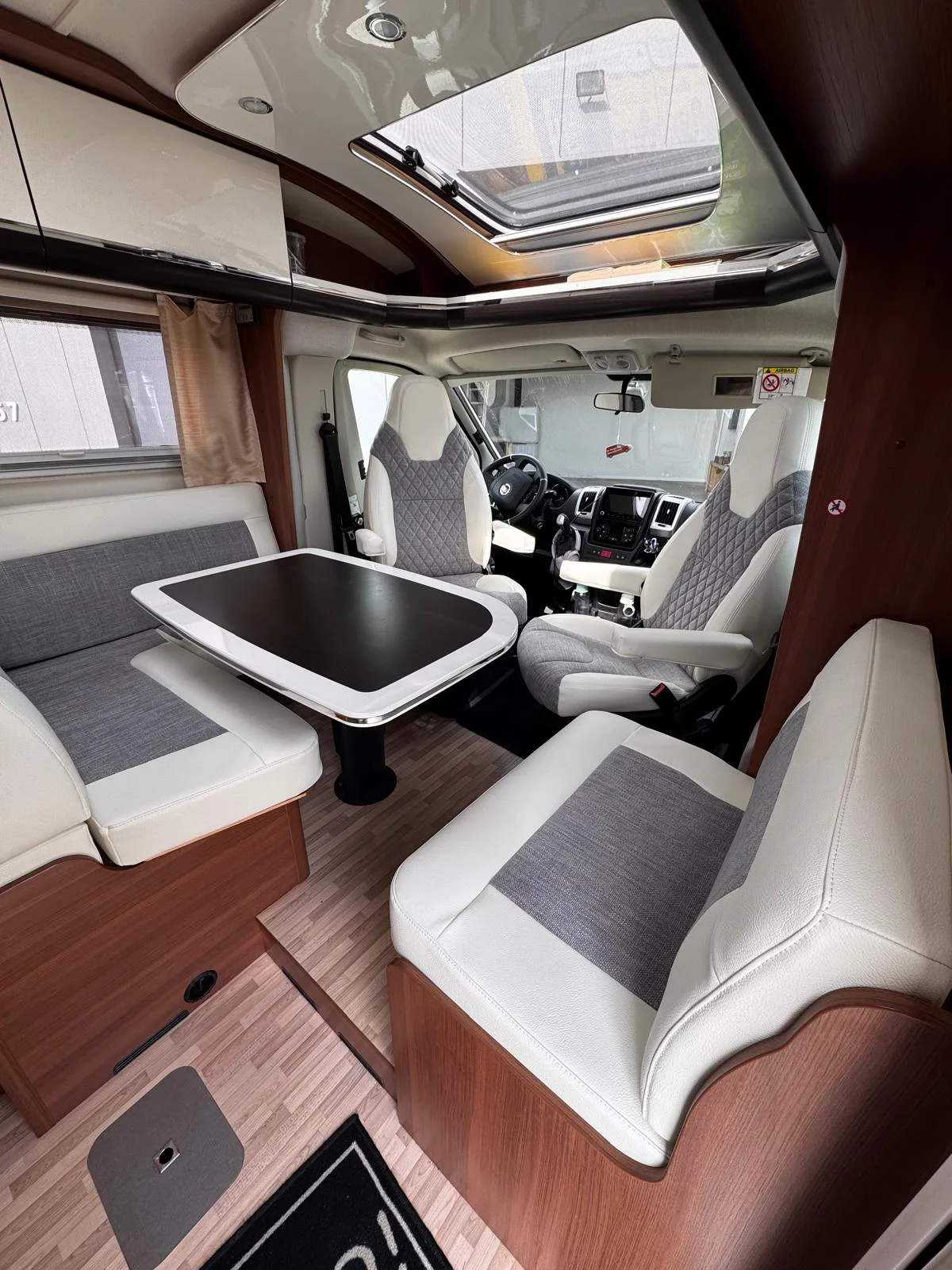 Bekleding van zitplaatsen in een camper