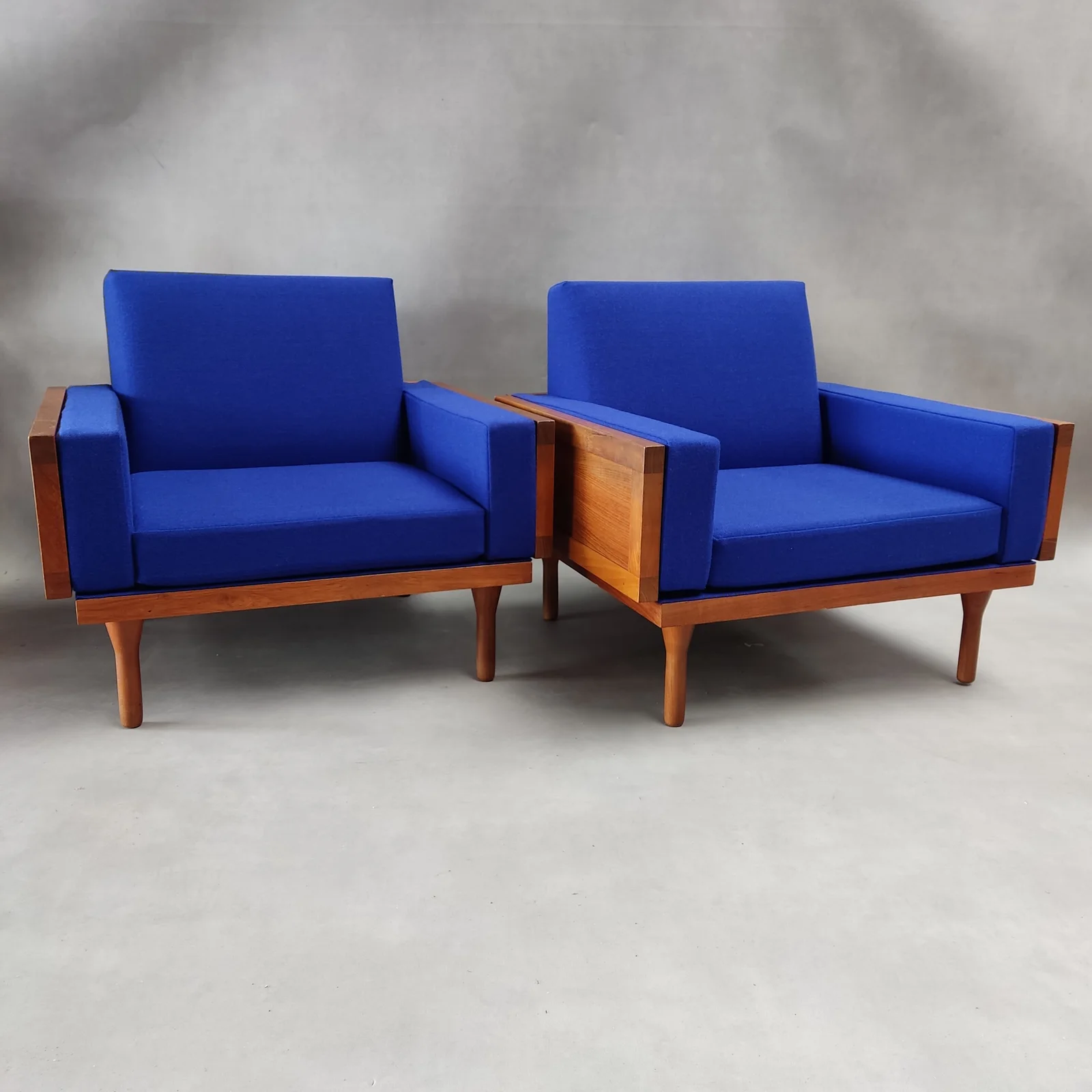 Opnieuw bekleed vintage designmeubel
