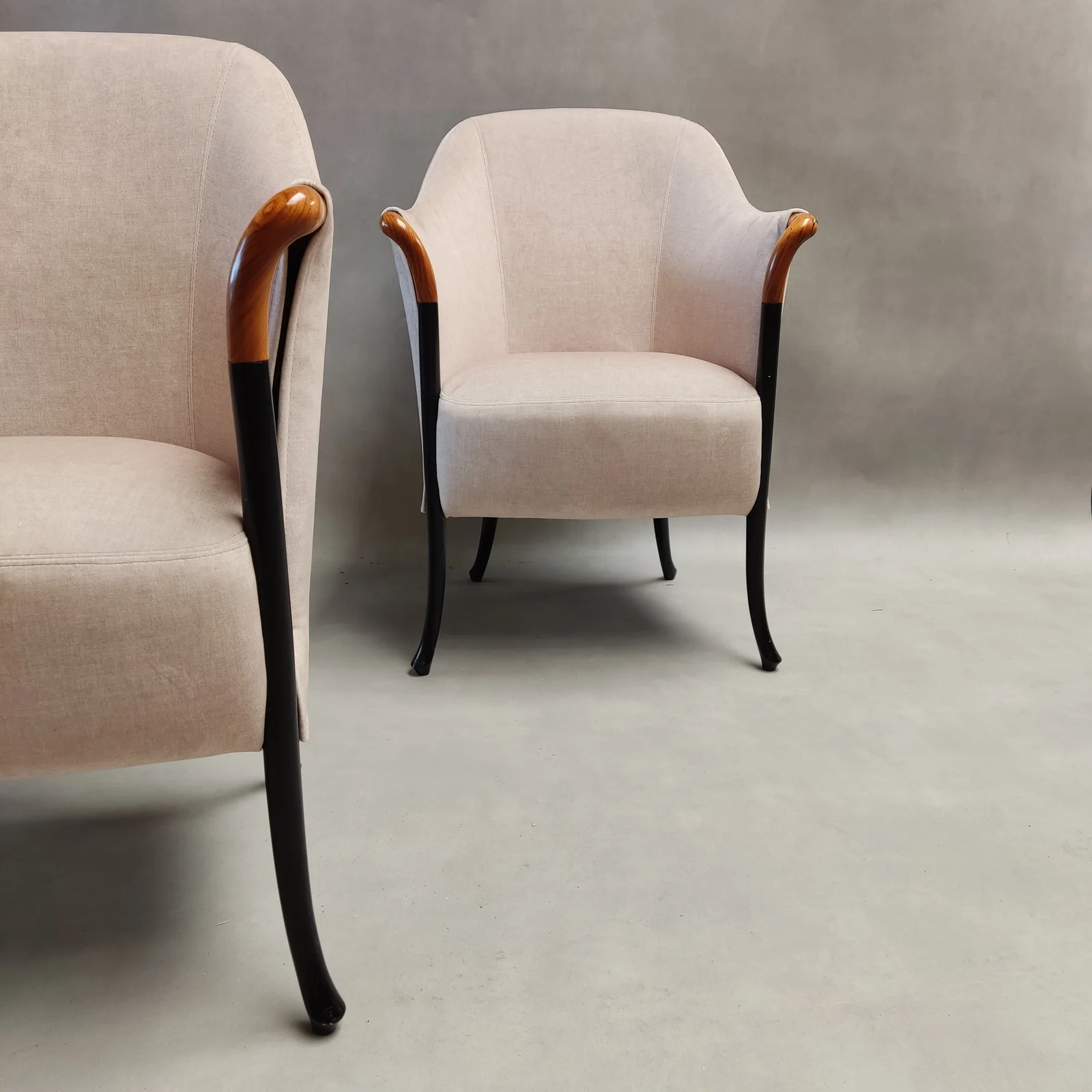Opnieuw bekleed vintage designmeubel