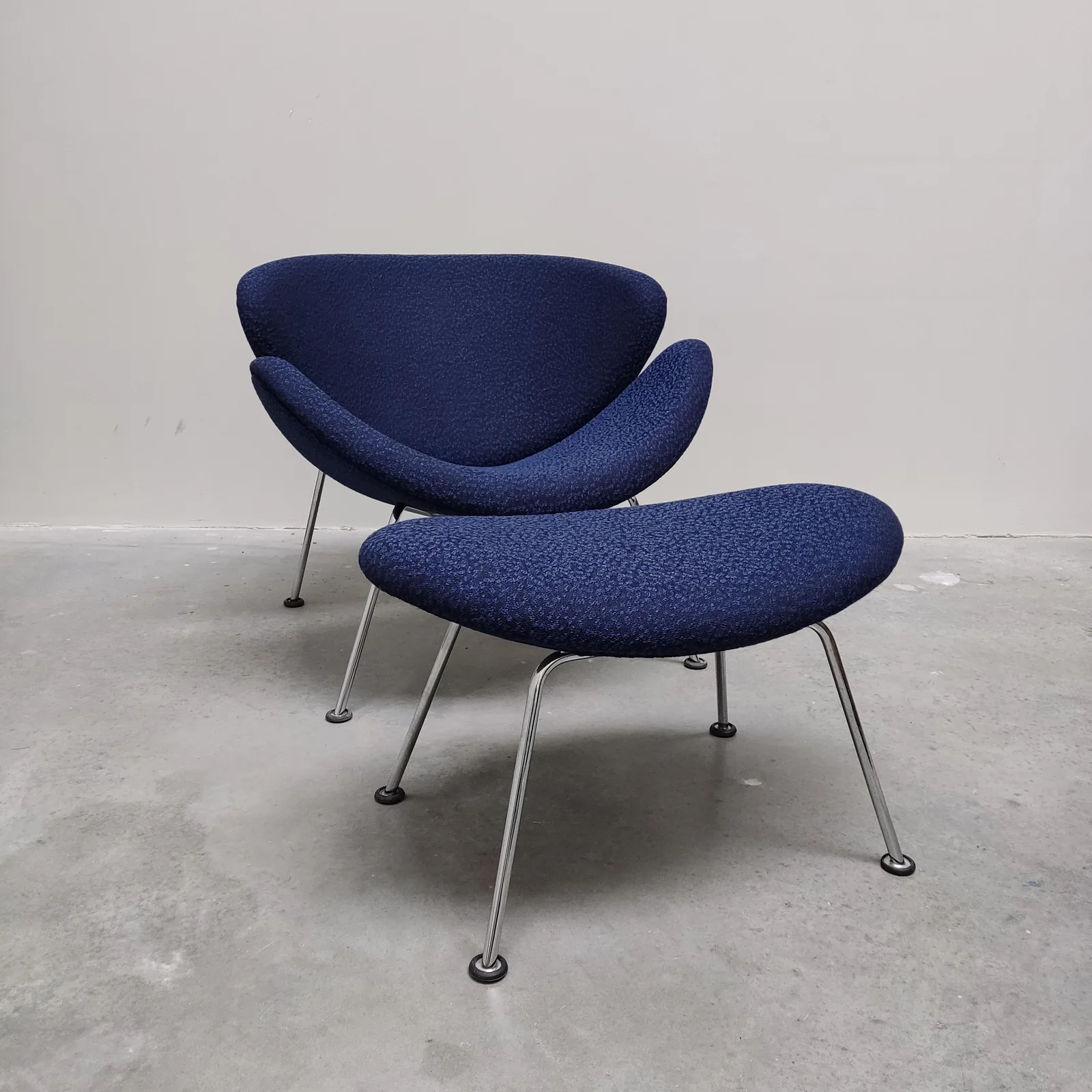 Opnieuw bekleed vintage designmeubel