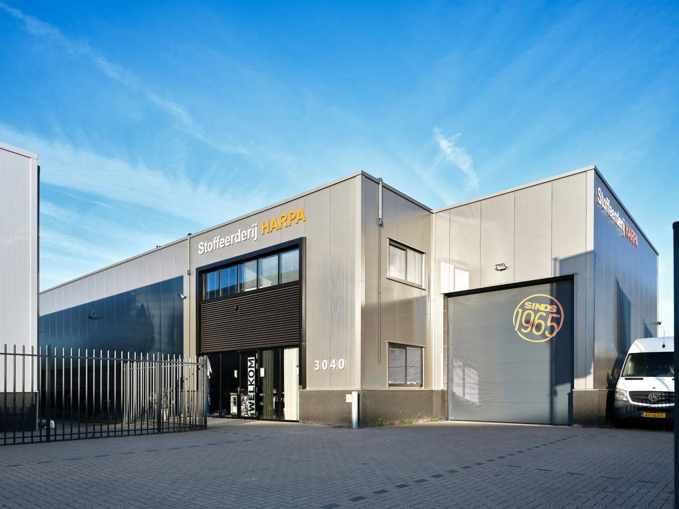 Het pand van Stoffeerderij HARPA aan de Bijsterhuizen in Wijchen